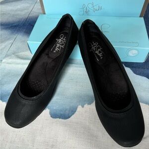 Life Stride semi-flats. Sensible, no grief for your feet! Black, Size 8.